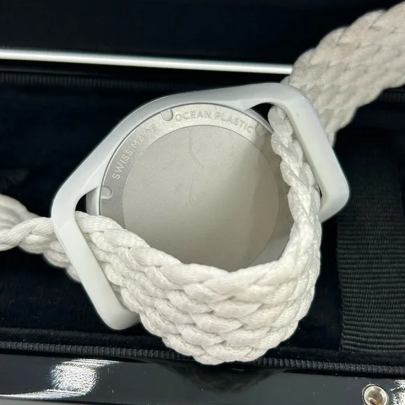 Men's Tom Ford ocean plastic 40 mm quartz watch made in Switzerland - Picture 9 of 11